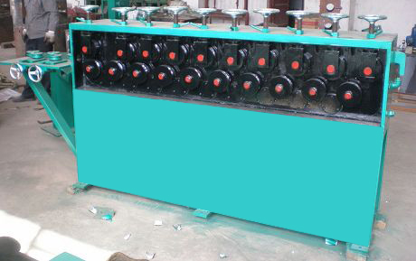 GT4-16型液壓三級(jí)鋼調(diào)直切斷機(jī)